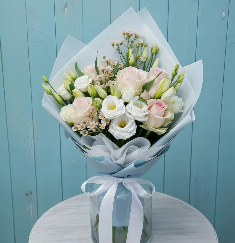 Букет цветов из: Розы и Лизиантусы в Луховке