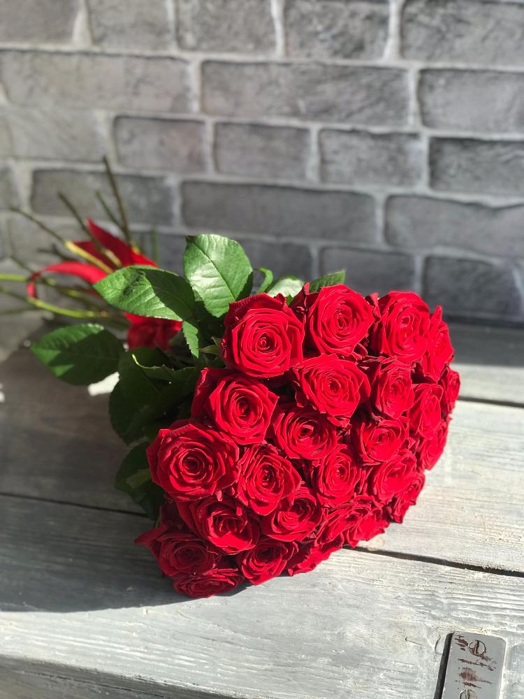 Букет Красные розы Фридом в Луховке