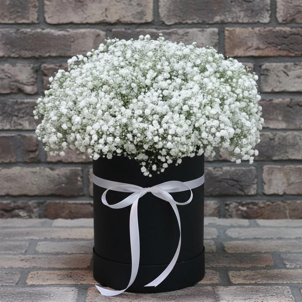 Цветочная композиция из Гипсофила в шляпной коробке в Луховке