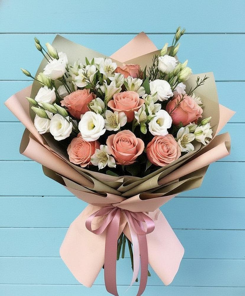 Букет цветов из: Розы, Альстромерии и Лизиантусы в Луховке