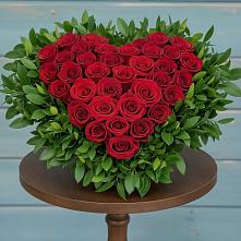 Цветочная композиция из Розы в виде сердца в Луховке