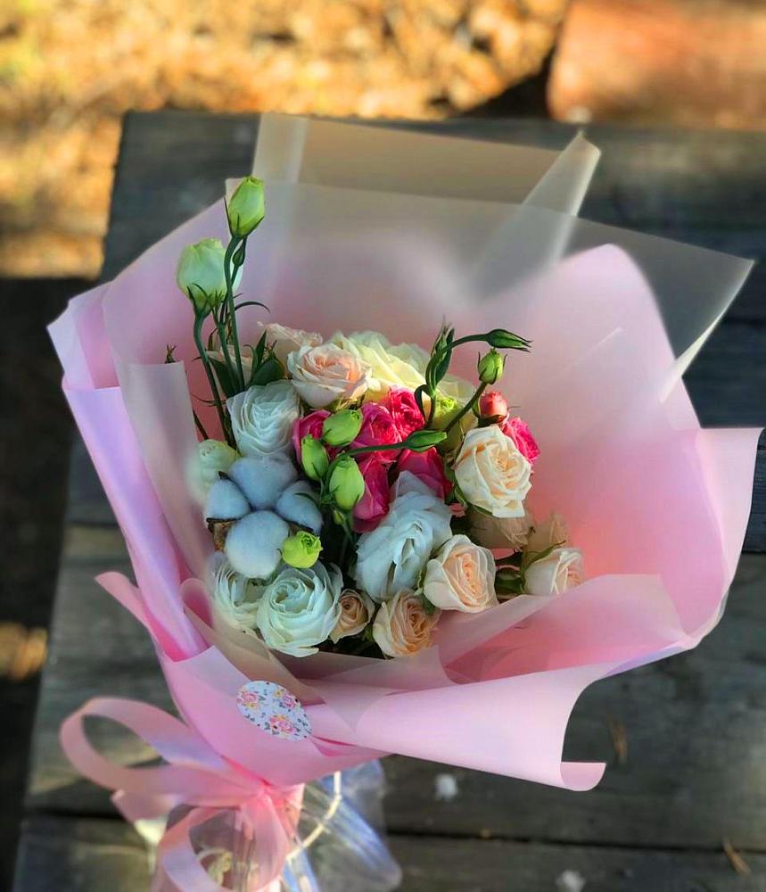 Букет цветов из: Розы и Лизиантусы в Луховке