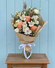 Букет цветов из:  Альстромерии, Лизиантусы, Розы и Хризантемы #REPLACE_PRED# Луховке