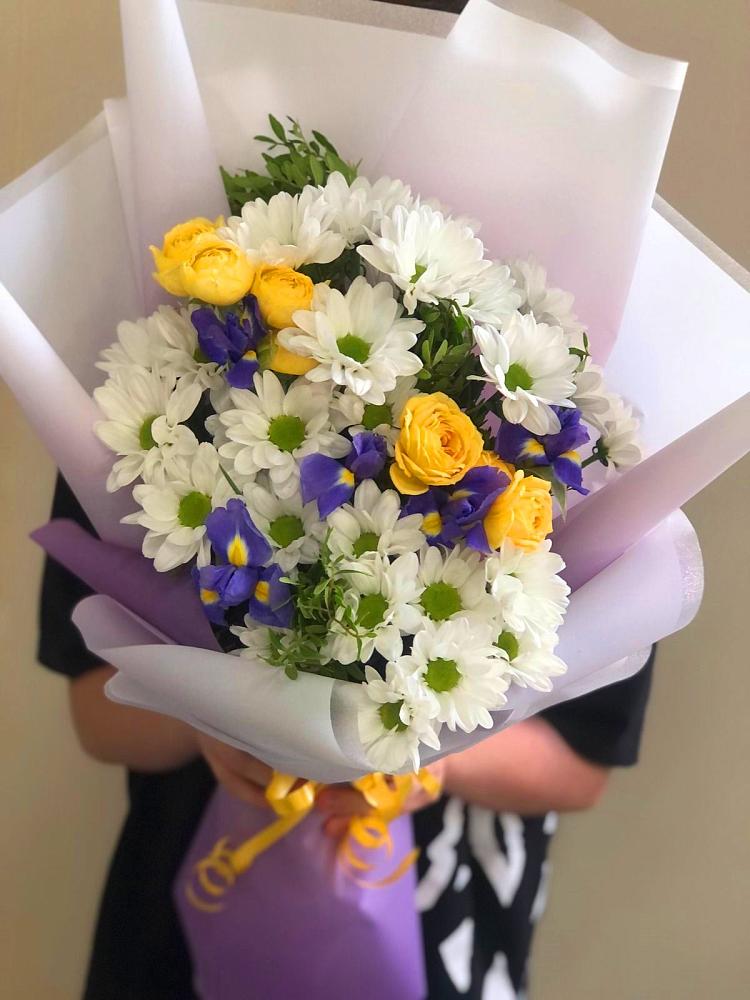 Букет цветов из: Ирисы, Хризантемы и Розы в Луховке