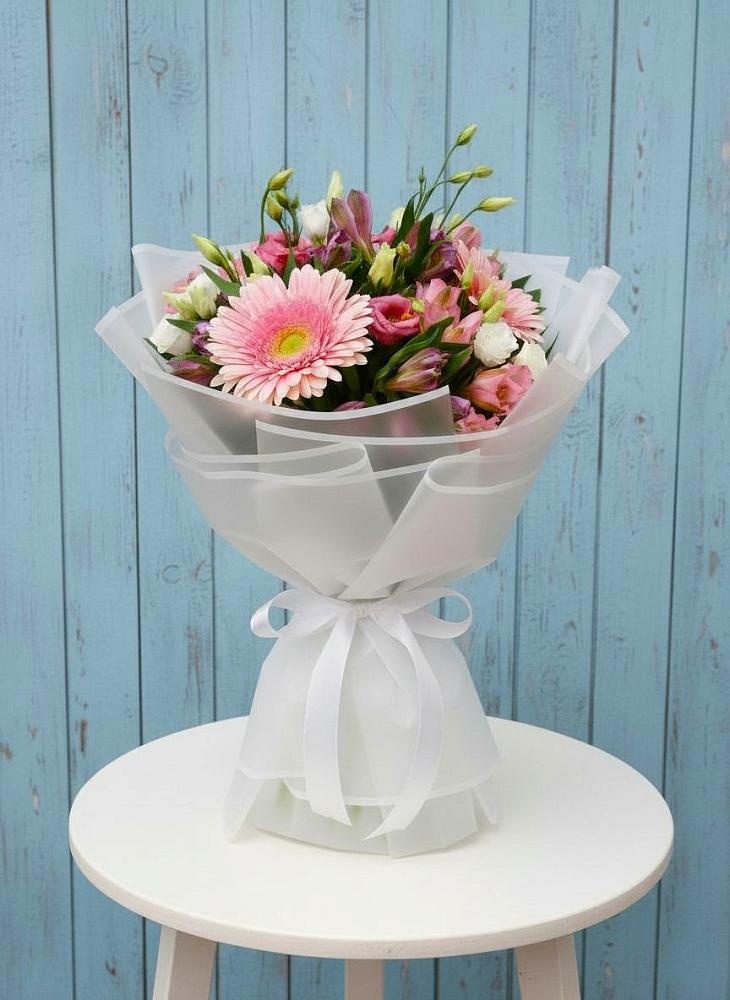 Букет цветов из: Герберы, Альстромерии и Лизиантусы в Луховке