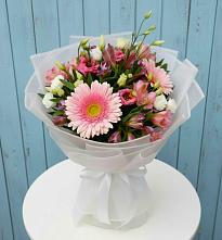 Букет цветов из:  Герберы, Альстромерии и Лизиантусы в Луховке