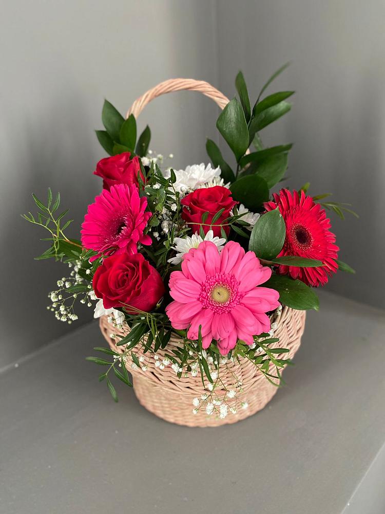 Цветочная композиция из Розы, Хризантемы и Герберы в корзине в Луховке