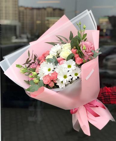 Букет цветов из: Розы, Лизиантусы и Хризантемы в Луховке