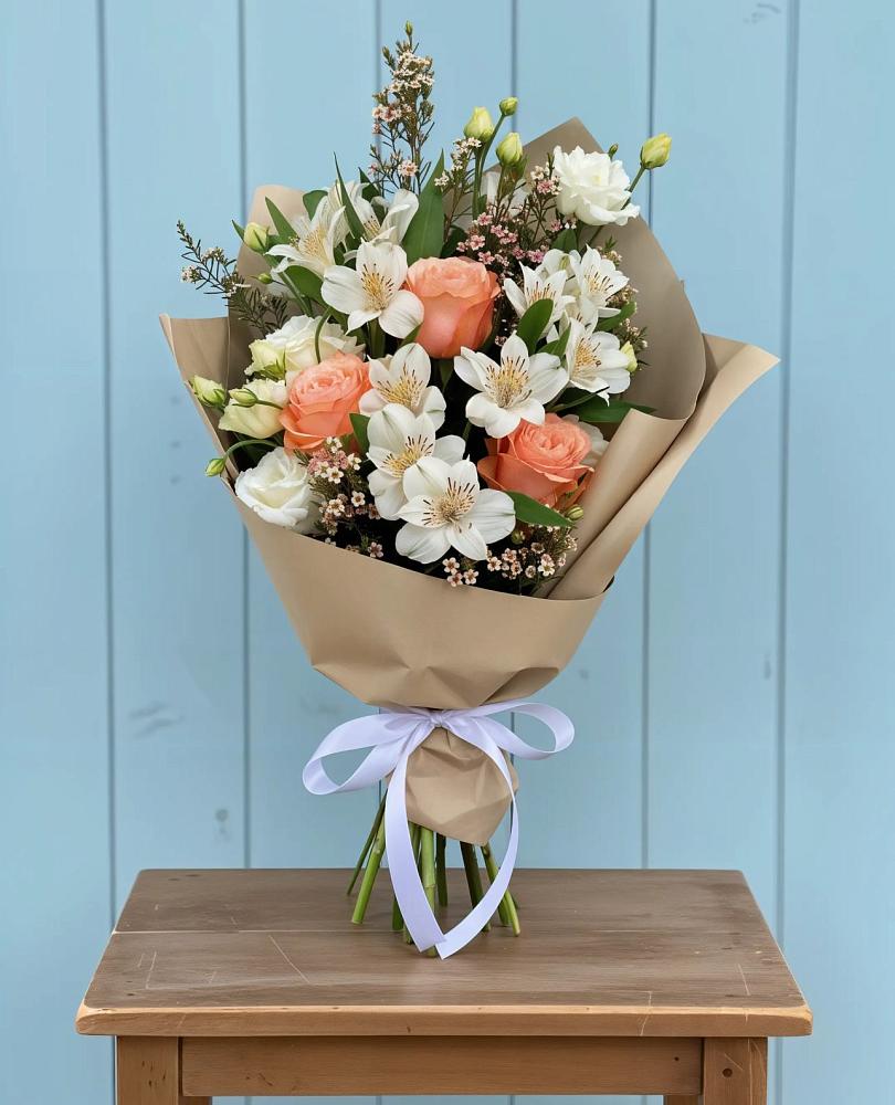 Букет цветов из: Альстромерии, Лизиантусы, Розы и Хризантемы в Луховке