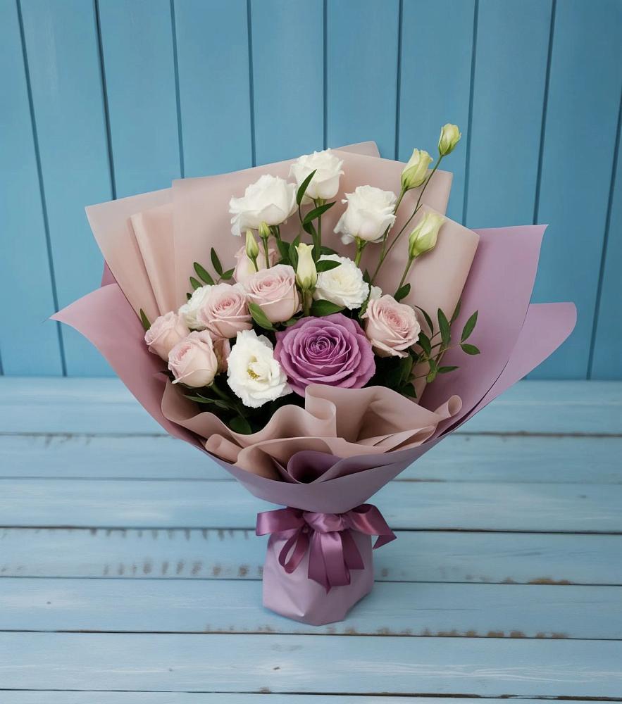 Букет цветов из: Розы и Лизиантусы в Луховке